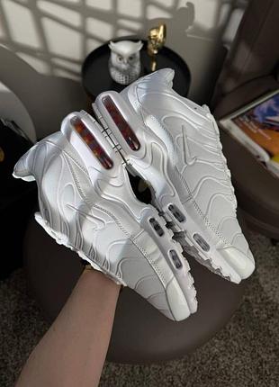 Женские кроссовки nike air max plus white