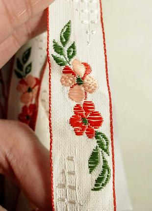 Тесьма ретро белая, цветы красные вышивка, 2 см, 8 м, мягкая лента