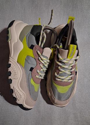 Zara кросівки 35р