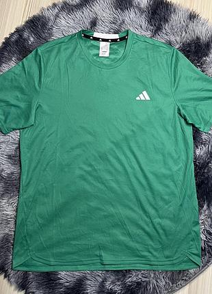 Спортивна футболка бренду adidas, оригінал , розмі l