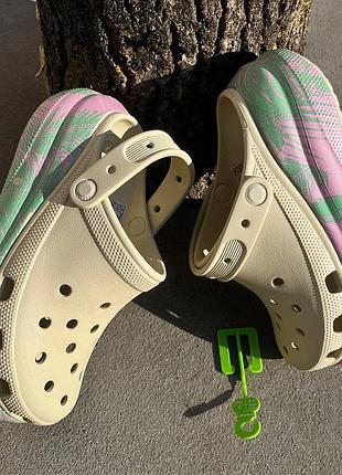 Женские кроксы сабо на платформе новый цвет crocs classic crush clog женские кроксы сабо на платформе