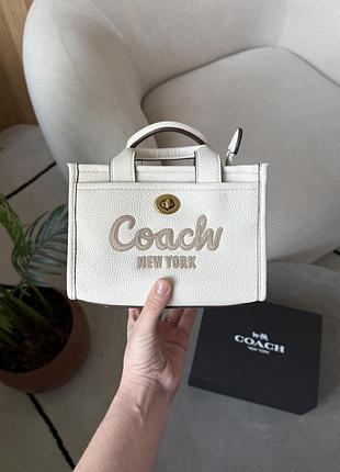 Жіноча сумка coach cargo tote bag 20 white біла