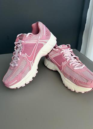 Оригінал nike air zoom vomero 5 pink fj2028-600 pink рожеві найк оригінальні зручні нові