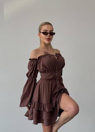 Женское платье, четыре разных цвета.