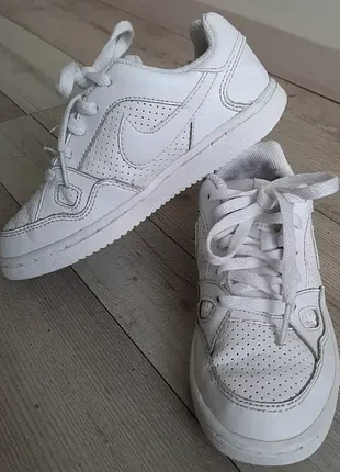 Універсальні шкіряні кросівки nike (р.30)