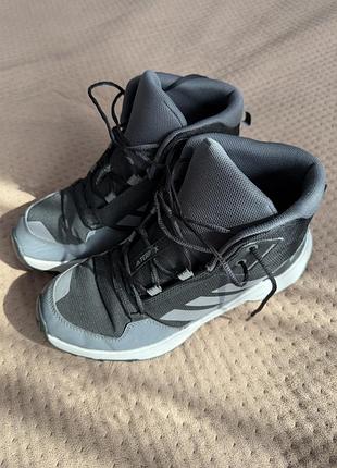 Черевики для хлопця adidas terrex! 39,5 дуже класні!
