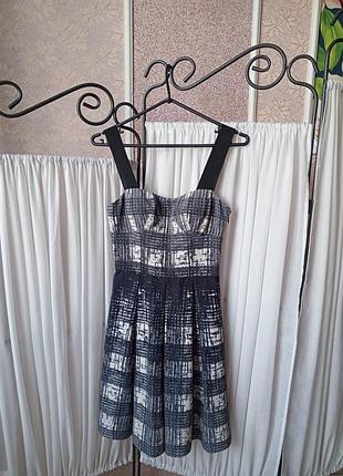 Красиве брендове плаття guess.