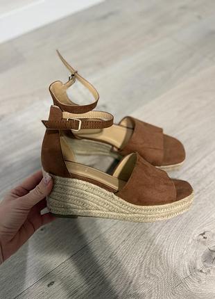 Босоніжки m&s wide fit на широку ніжку