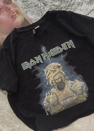 Черная футболка оверсайз iron maiden, размер s–m