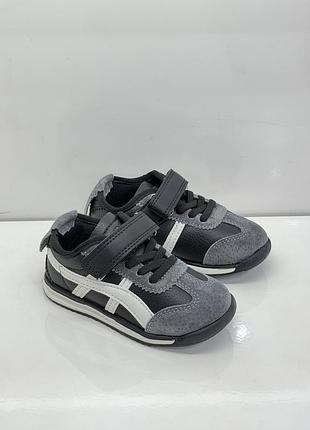Кросівки р. 22,23,25