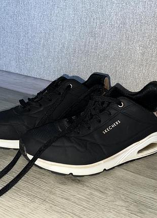 Кросівки жіночі skechers black uno suited on air trainers