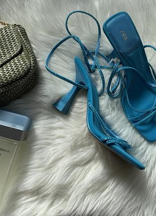 Нереально крутые босоножки zara