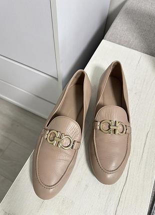 Жіночі лофери , від бренду salvatore ferragamo.