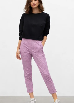 Класичні брюки в стилі casual