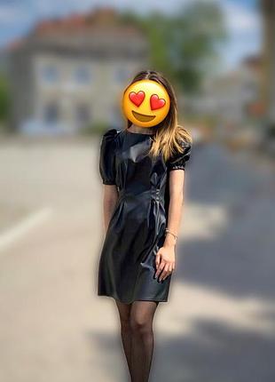 Чорна сукня з еко шкіри