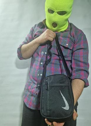 Барсетка nike swoosh vertically чорна