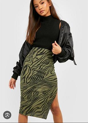Стильна утягуюча спідниця в рубчик принт зебра збоку розпірка boohoo