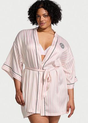 Рожевий халат в смужку victoria's secret signature satin short piped robe