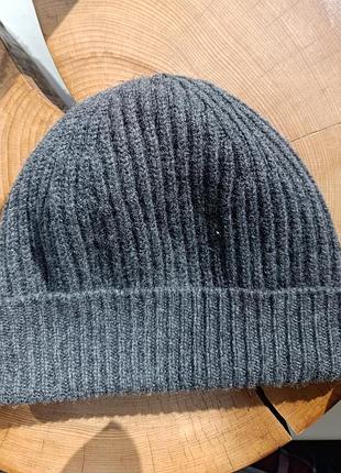 Кашемировая мужская шапка loro piana x brunello cucinelli cashmere beanie/из кашемира/серая/в рубчик/теплый/с подкатом/люкс/премиум/кашемир/тепла