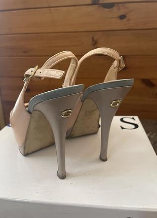 Босоніжки guess
