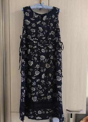 Необычайно очаровательное платье, очень красиво садится по фигуре, р. 36eur, yessica, состояние идеальное.