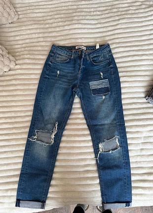 Джинси бойфренди з рваними деталями (boyfriend jeans)