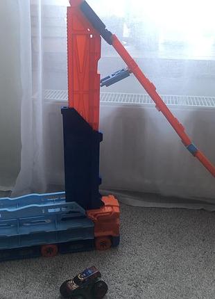 Трек-вантажівка транспортер хот вілс hot wheels city суперспуск 2 в 1 hdy92 оригінал