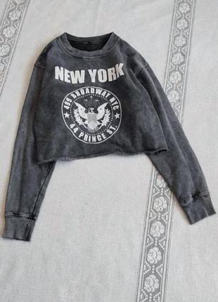 Укороченный свитшот с надписью «new york»