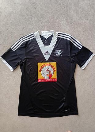 Брендовая футболка adidas.