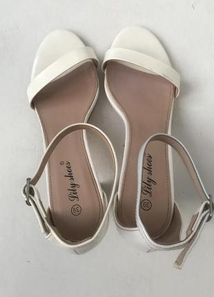 Босоніжки lily shoes на підборах - для свята 39 , 40 (25.5)