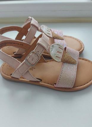 Босоножки на девочку