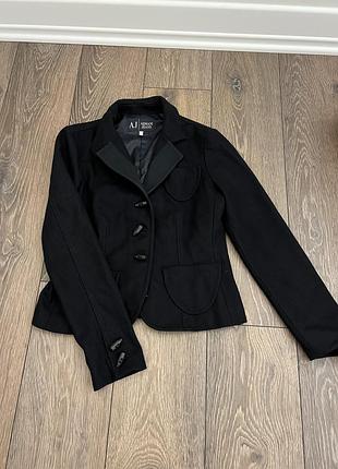Приталений піджак чорного (темно-синього) кольору. розмір s. armani jeans