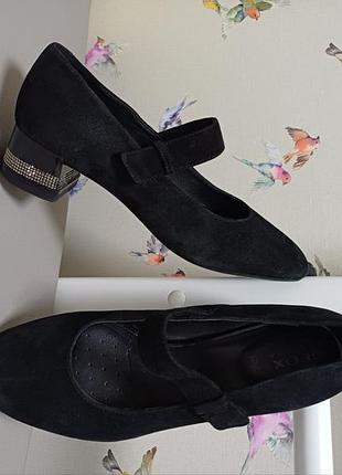 Замшеві туфлі в стилі мері джейн