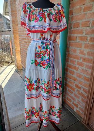 Сукня з принтом під вишиванку