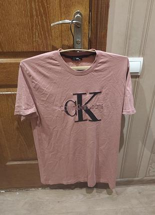 Продам футболку calvin klein