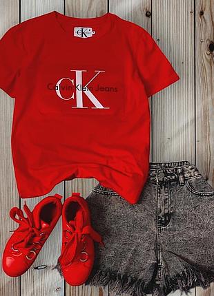 Футболка красная calvin klein