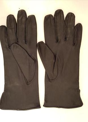 Роскошные кожаные перчатки с интересным декором3 фото