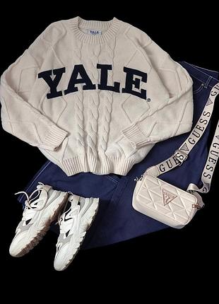 Светр від yale 2