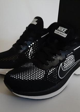 Nike zoom winflo черные на белой