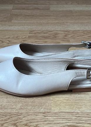 Шкіряні туфлі hush puppies 39 розміру в стані нових