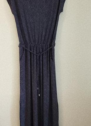 Женское длинное платье.