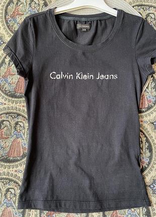 Жіноча чорна футболка calvin klein