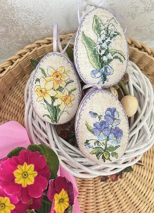 Великодні писанки з ручною вишивкою