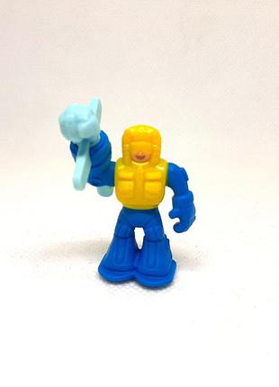Іграшка kinder joy arctic 2022/2023 vd209 полярні дослідники robot with hammer робот з молотком