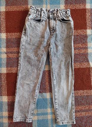 Серые джинсы мом