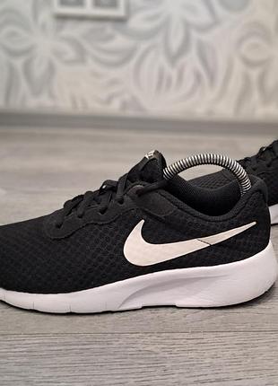 Оригинальные кроссовки nike tanjun (gs) 818381-011