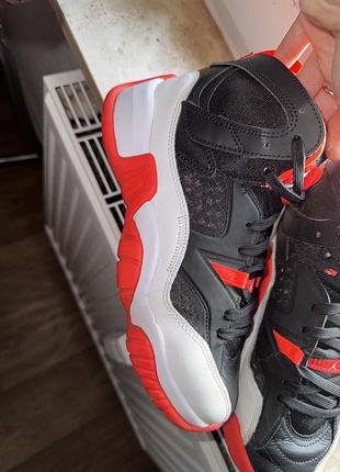 Кросівки жіночі nike jordan