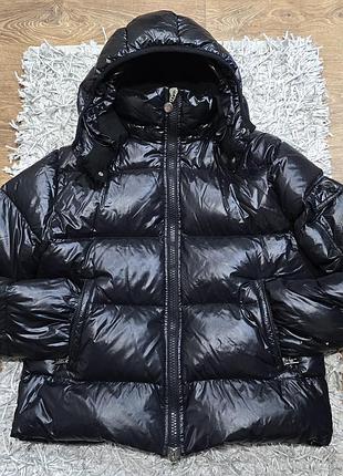 Шикарний пуховик от moncler.