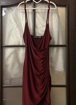 Prettylittlething сукня burgundy slinky