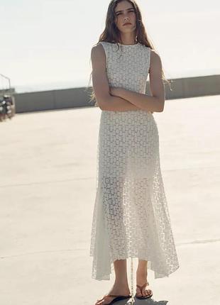 Длинное кружевное платье